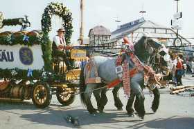 The L�wenbr�u dray at Oktoberfest