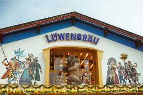 The L�wenbr�u Festhalle complete with roaring lion