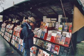 Heather enjoys a good read at the bouquinistes on the left bank